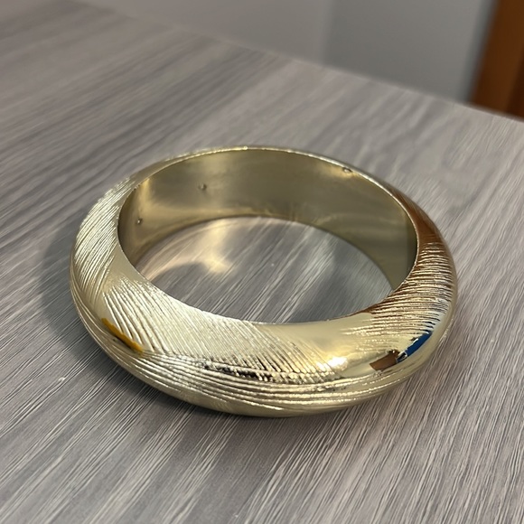 Vintage Plastic Bangle Bracelet with Silver Brushstroke Design - Picture 2 of 5